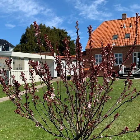 H. C. Lumbyes Vej - Kaelderlejlighed *