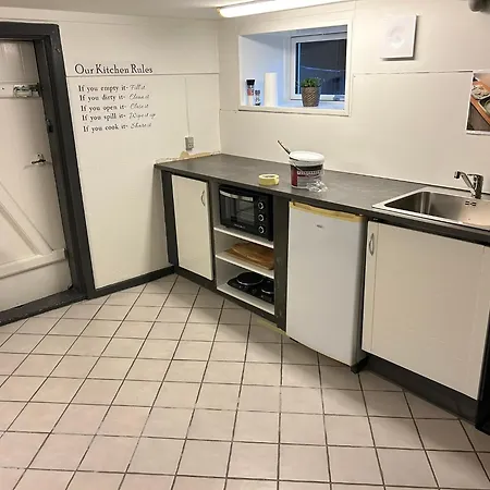 H. C. Lumbyes Vej - Kaelderlejlighed Lägenhet