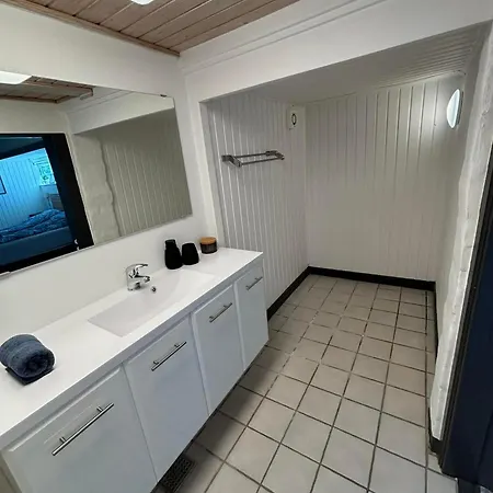 H. C. Lumbyes Vej - Kaelderlejlighed Apartman Odense